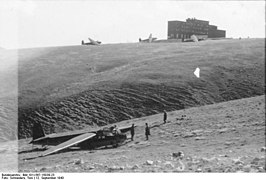 Bundesarchiv Bild 101I-567-1503B-23, Gran Sasso, Lastensegler, Hotel Campo Imperatore.jpg