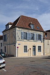 Maison-place-du-Palais-de-Justice-à-Auxerre