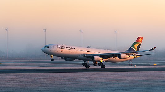 South African Airways Airbus A340-313 landing at Munich Airport