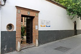 Entrada del Palacio de los Condes de la Jarosa, Granada. España.jpg