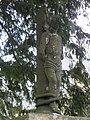 Chapelle Notre-Dame de Trévarn : statue de saint Sébastien au portail d'entrée de l'enclos paroissial.