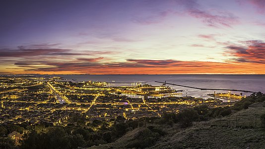 "Sète_at_dawn_-_December_2021.jpg" by User:Christian Ferrer