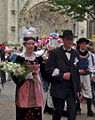 "Défilé en fête" : Virginie Dérédel du cercle de Riec sur Belon, prétendante au titre de Reine de Cornouaille, lors du festival de Cornouaille 2012