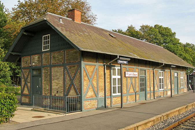 5: The main building of Fruens Bøge Station from 1876. It is a train station on Svendborgbanen located in Fruens Bøge in Odense.