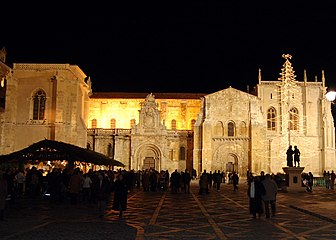 Vista nocturna de la Real Colegiata de San Isidoro de León