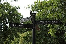 Hyde Park fingerpost 2011 2.jpg