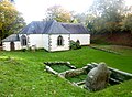 La fontaine Notre-Dame de Grâces et la chapelle Saint-Léger.