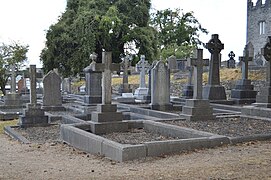 Graves, Cathedral of St Mary - geograph.org.uk - 6059126.jpg