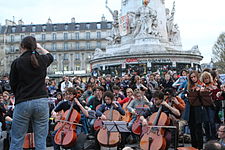 ... near Monument à la République