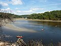 Kayakistes sur la Laïta en aval du Pont Saint-Maurice.