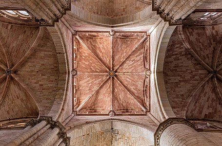 "Catedral_de_Santa_María,_Sigüenza,_España,_2015-12-28,_DD_118-120_HDR.JPG" by User:Poco a poco