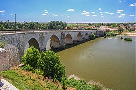 Puente sobre el río Duero