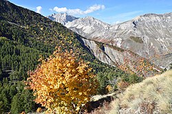 Pic de Bure depuis le chemin de ronde de Chaudun (Hautes-Alpes, France)