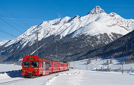 RhB-Pendelzug auf der Engadiner Linie