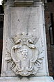 Base con dedica e stemma visconteo / Dedication and Coats of arms of the House of Visconti.