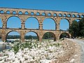 Deutsch: Teil eines Aquädukt von Pont Du Gard: Ein beeidruckendes Bauwerk aus der Römerzeit.