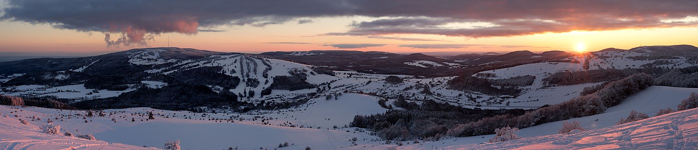 "Winter_in_der_Südlichen_Hochrhön.jpg" by User:Milseburg