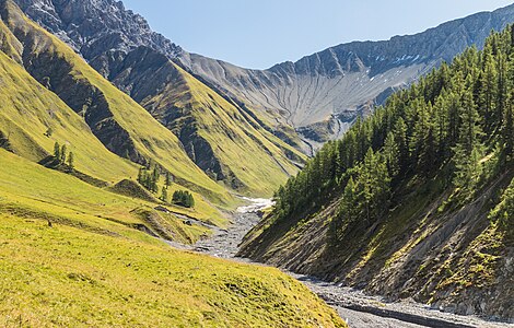 "Bergtocht_van_Prasüras,_door_het_Val_Trupchun_naar_Alp_Purcher_18-09-2019._(actm.)_07.jpg" by User:Agnes Monkelbaan