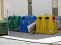 Contentores de reciclagem com vidrão, papelão e emabalão, Portugal