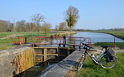 Canal de Bourgogne : Ecluse vers Percey