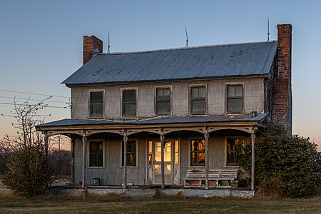 "Farmhouse_at_Kelvin_A._Lewis_farm_in_Creeds_13.jpg" by User:PumpkinSky