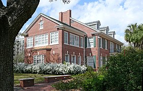 Side view of Clayton House, Houston's Genealogy Library