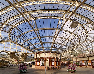 "Wemyss_Bay_railway_station_concourse_2018-08-25_2.jpg" by User:Colin