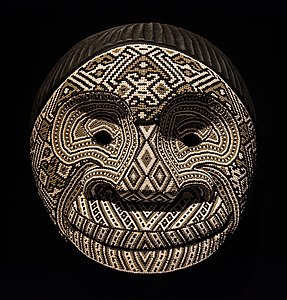 "Mask_used_on_folk_ritual_Kamentsa_on_Chaquiras_indigenous_people_of_Colombia.jpg" by User:Wilfredor