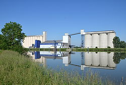 Silos sur la Saône pres de Esbarres