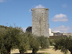 Español: Torre del homenaje del Alcázar de Estepa, en el cerro de San Cristóbal.