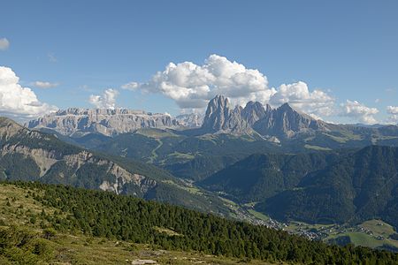 Val Gardena with Sella and Saslonch from Resciesa - Raschötz (Foto, mountains)