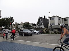 Cyclists, Manhattan Beach, California (6026566875).jpg