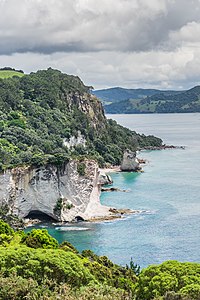 "Te_Whanganui-A-Hei_02.jpg" by User:Tournasol7