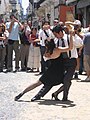 Español: Baile de tango en la calle