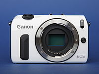 EOS M weiss EF-M Bajonett.jpg