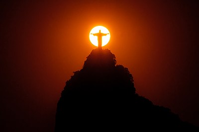 Unique Moment with the Sun and Christ the Redeemer