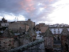 Centro histórico de Cáceres (9840598104).jpg