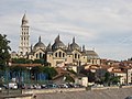 Vue de la ville depuis la rive droite de l'Isle