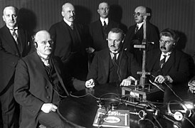 Bundesarchiv Bild 102-00231, Radioansprache von Kanzler Wilhelm Marx.jpg