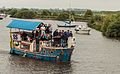 Aan boord van de ‘Waterbuffel’ tijdens het skûtsjesilen op het Sneekermeer.