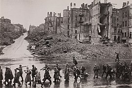 Kiev Kreschatik after liberation November 1943.jpg