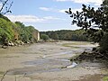 L'anse de Keristinec vue à marée basse depuis le GR 34 au niveau du bois de Kergall en Riec-sur-Bélon.