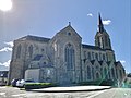 Le côté nord de l’ église Saint-Pierre-et-Saint-Paul de Ploubalay dans les Côtes d’Armor en Bretagne.