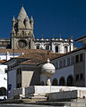 Sé and fountain in largo das portas de moura