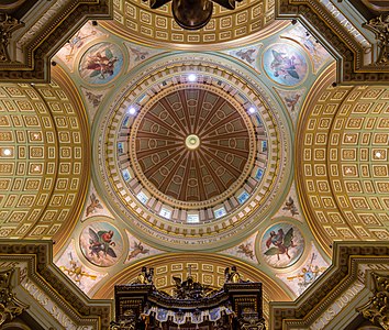 "Catedral_de_María_Reina_del_Mundo,_Montreal,_Canadá,_2017-08-12,_DD_61-63_HDR.jpg" by User:Poco a poco