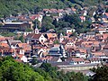 Deutsch: Blick auf die Innenstadt mit (v.l.) Alte Mälzerei, Stiftskirche St. Juliana, Rathaus.