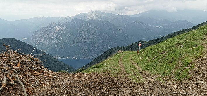 beschriftetes (annotiertes) Foto mit Monte Bronzone