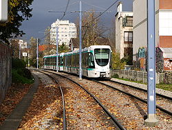 Rame T2 entre les stations Parc de St Cloud et Les Millons