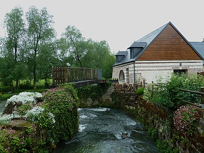 "Thièvres,_au_confluent_de_l'Authie_et_de_la_Kilienne..jpg" by User:Pierre André Leclercq