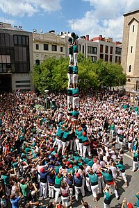 Primer 2 de 8 amb folre carregat pels Castellers de Sabadell en la Festa Major del 2011.